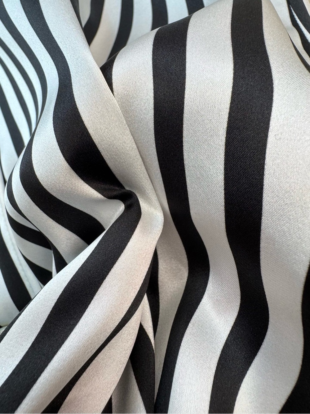 NWOT Olivia von Halle Women's Satin Silk Pajama Set in Stripes, Size S - Picture 7 of 8